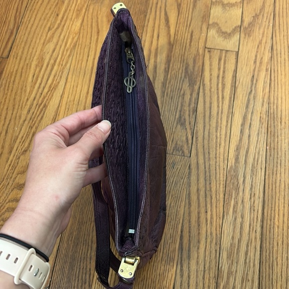 Purple Ostrich Texture Shoulder Bag adjustable‎ strap gold tone hardware - Picture 14 of 16